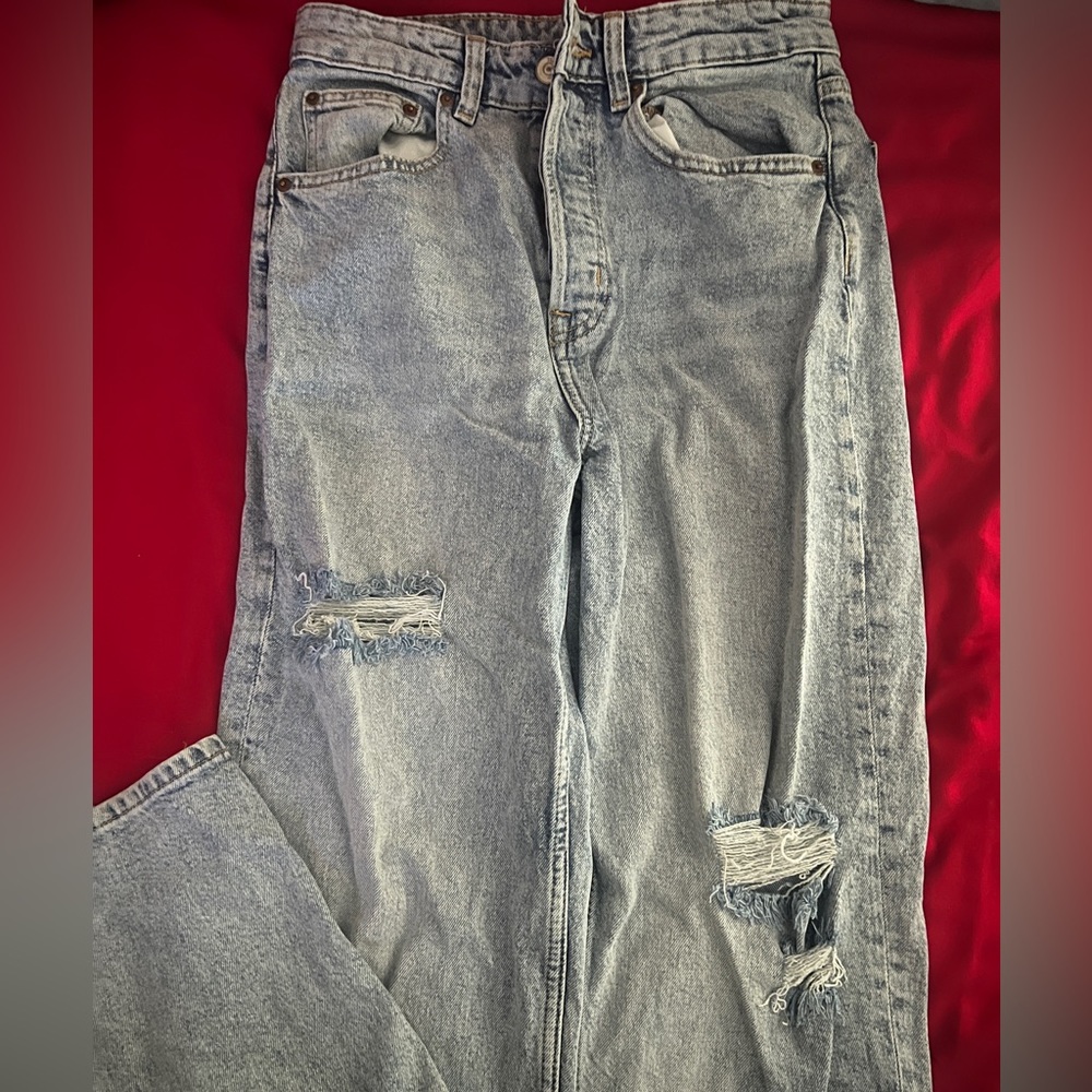 Baggy ripped jeans